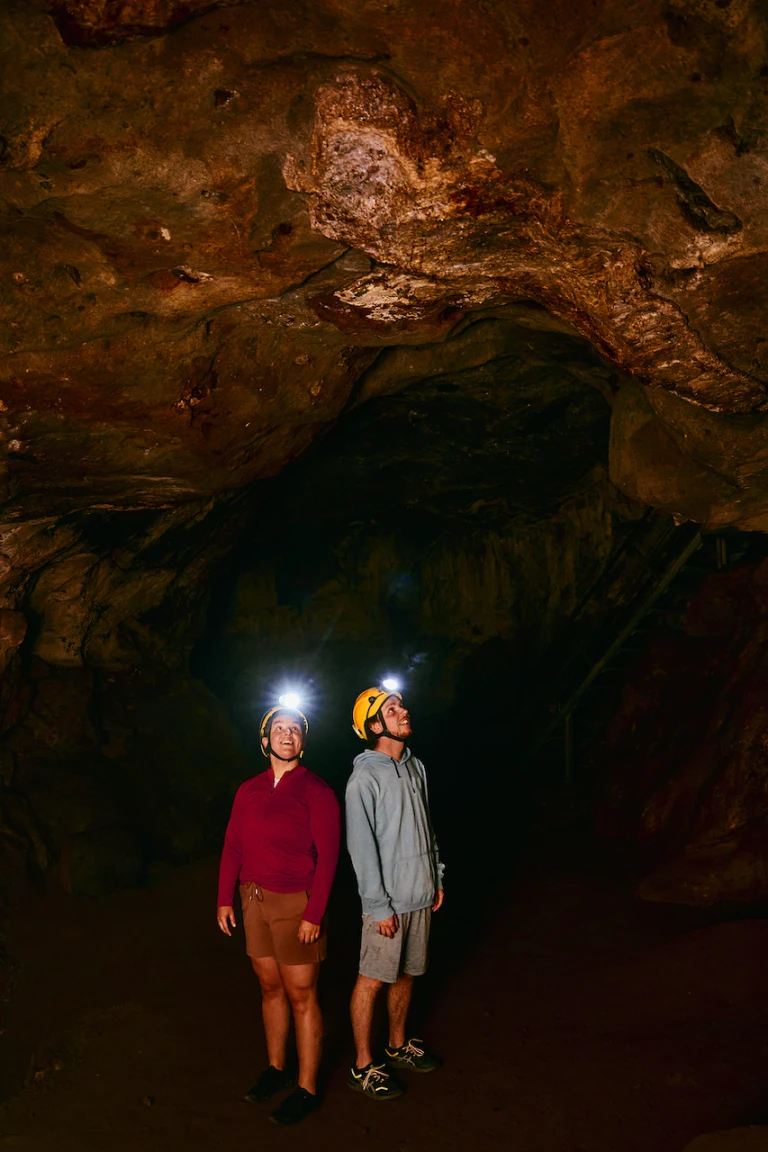 Exploration d'une caverne Arbraska